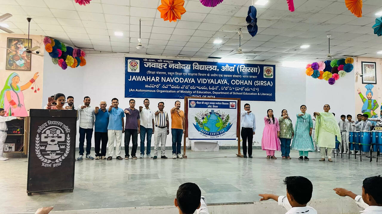 विद्यार्थियों ने पर्यावरण संरक्षण का लिया संकल्प, विश्व पृथ्वी दिवस पर जेएनवी ओढ़ा में जागरूकता कार्यक्रम आयोजित