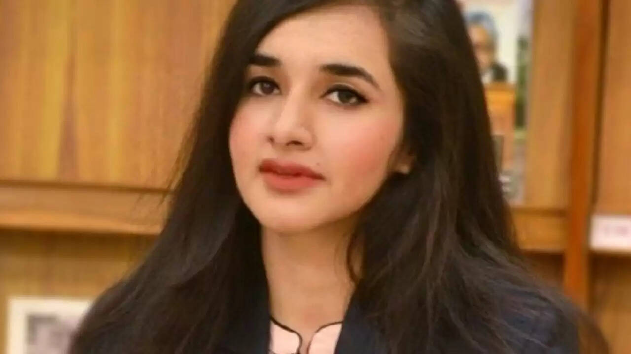 IAS Farah Hussain