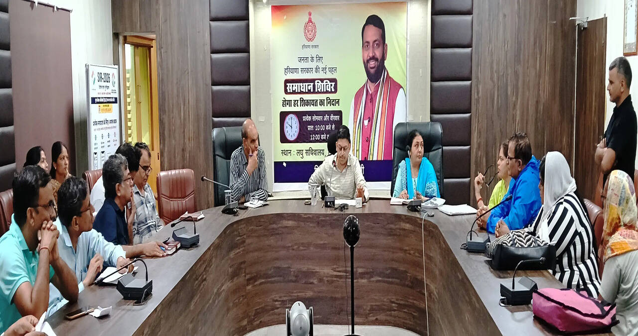&nbsp;पारदर्शिता व समयबद्धता से पूरा करें मतदाता सूची पुनरीक्षण कार्य : एडीसी