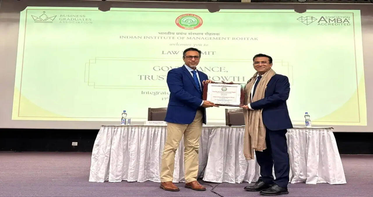 आर्थिक प्रगति और सतत विकास के संतुलन से सुशासन, विश्वास और विकास को मिलेगी मजबूती: आईआईएम रोहतक में लॉ समिट-2026