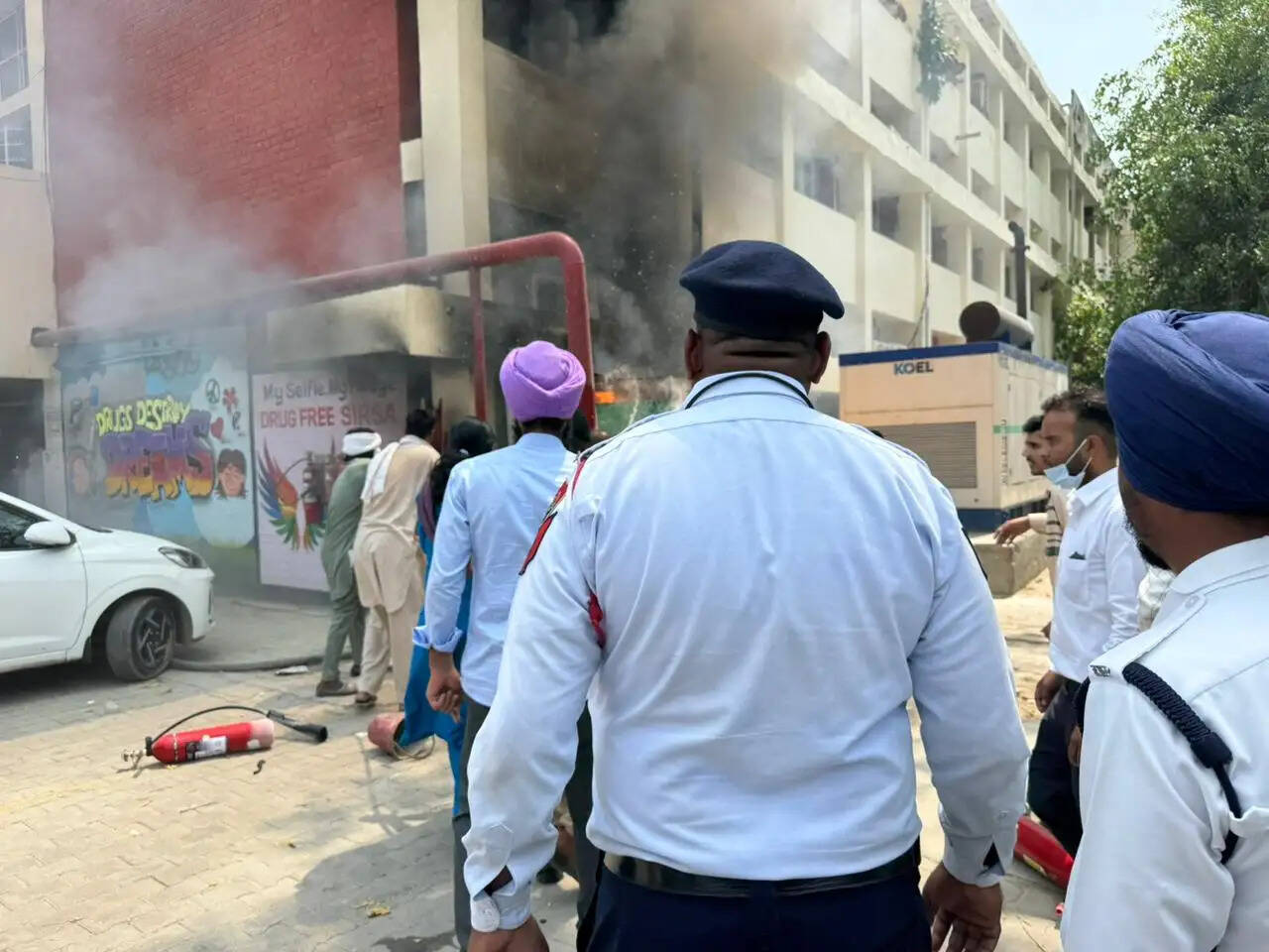 Sirsa News : सिरसा के नागरिक अस्पताल में लगी भीषण आग, फायर ब्रिगेड ने पाया काबू&nbsp;