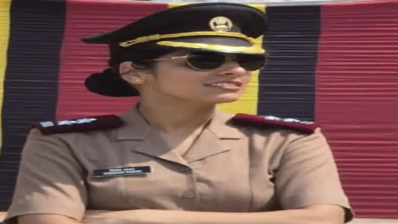 हरियाणा की बेटी विशेष यादव बनीं लेफ्टिनेंट; कोलकाता में तैनाती, पूरा परिवार कर रहा देशसेवा&nbsp;