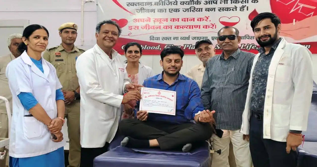 ADC दीपक बाबू लाल करवा ने 45वीं बार किया रक्तदान, युवाओं को दिया प्रेरणा का संदेश