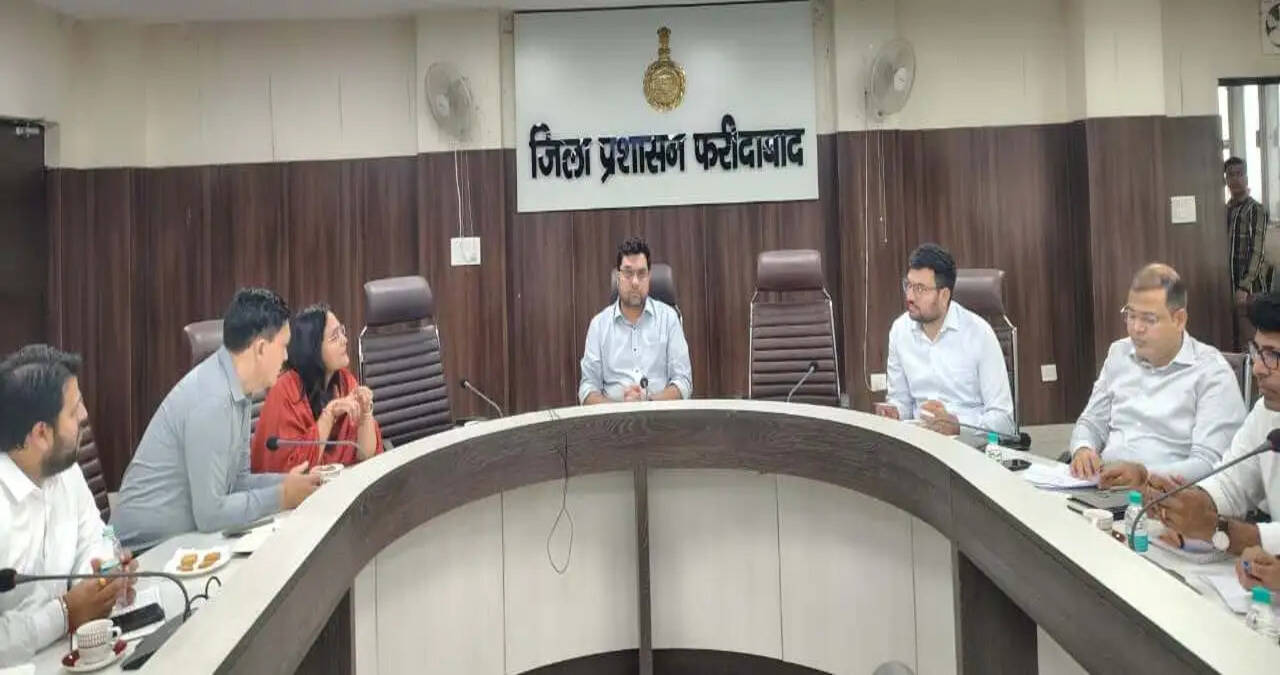 &nbsp;Pending complaints received on the CM Window should be resolved on priority and as per the rules: DC Ayush Sinha
