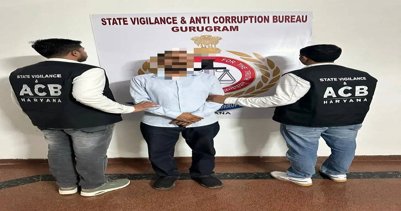 &nbsp;राज्य सतर्कता एवं भ्रष्टाचार निरोधक ब्यूरो की बड़ी कार्रवाई: गुरुग्राम में पटवारी ₹15,000 की रिश्वत लेते रंगे हाथ गिरफ्तार