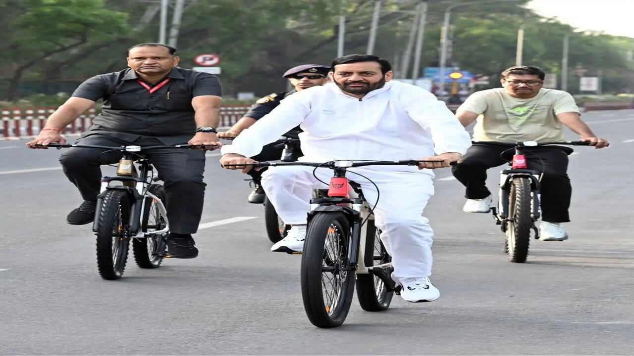 &nbsp;मुख्यमंत्री नायब सिंह सैनी ने साइकिल से सफर कर दिया ईंधन बचत और स्वस्थ जीवनशैली का संदेश