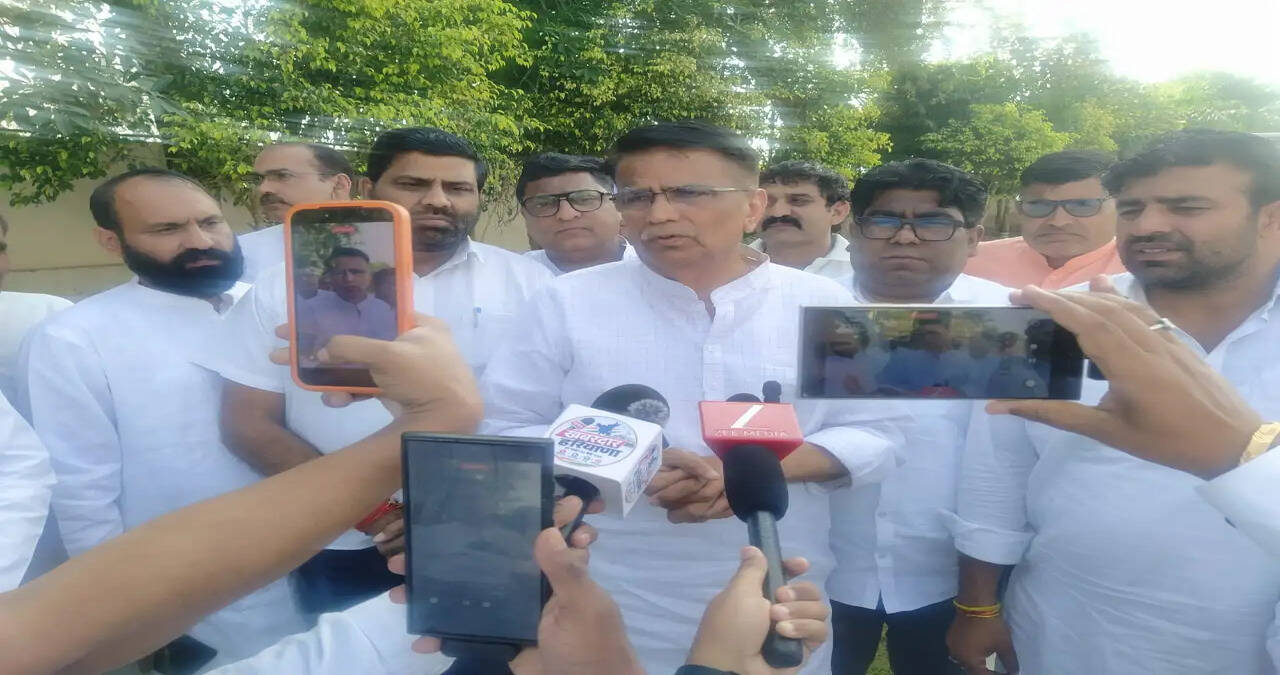 &nbsp;बाजार की मांग के अनुसार खेती करनी होगी : धनखड़