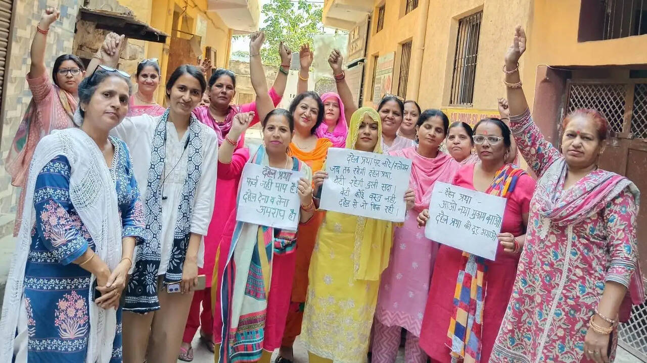 दहेज प्रथा के खिलाफ एकजुटता का संदेश, स्थानीय लोगों को किया जागरूक