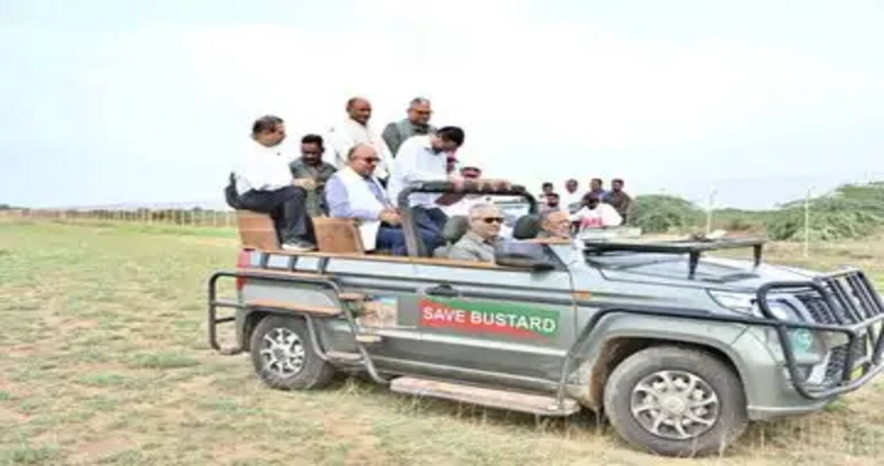 Union Environment Minister Visits Kachchh, Reviews Great Indian Bustard and Mangrove Conservation Efforts