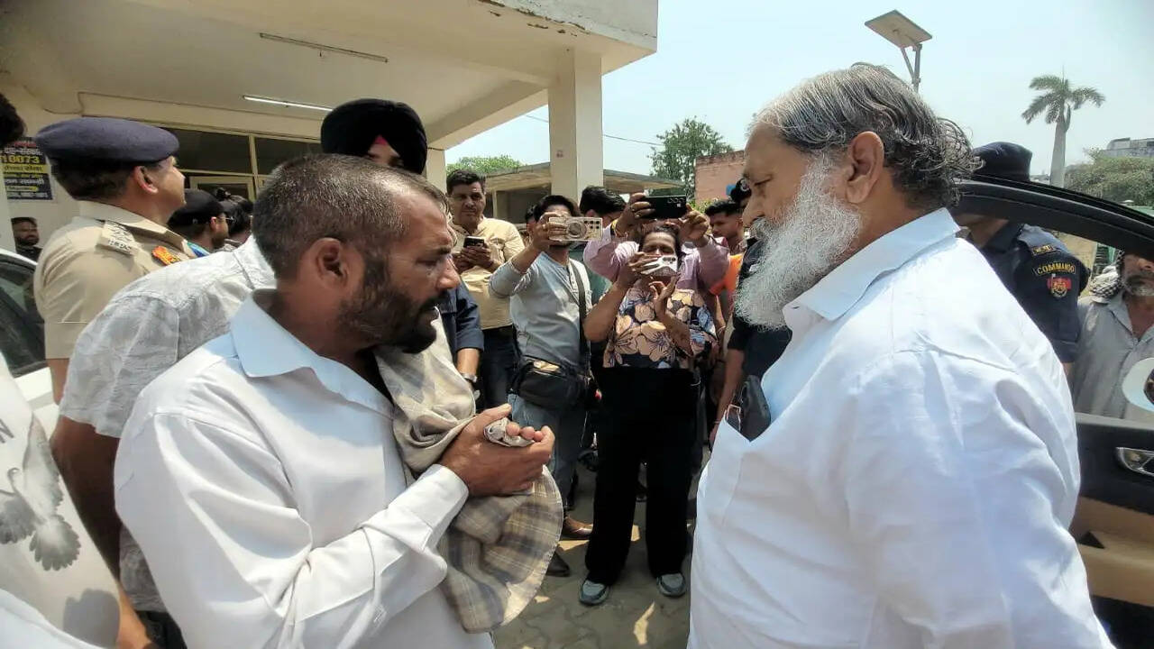 &nbsp;ऊर्जा मंत्री अनिल विज ने गरनाला निवासी गुरप्रीत सिंह को गोली लगने से मौत मामले में अम्बाला एसपी को कड़ी कार्रवाई के निर्देश दिए