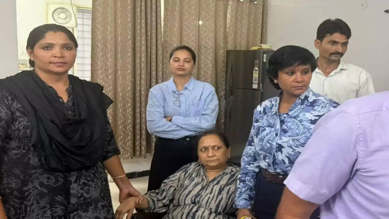 CMHO मैडम 20 हजार रुपए की रिश्वत लेते रंगे हाथ गिरफ्तार, लोकायुक्त टीम की बड़ी कार्रवाई