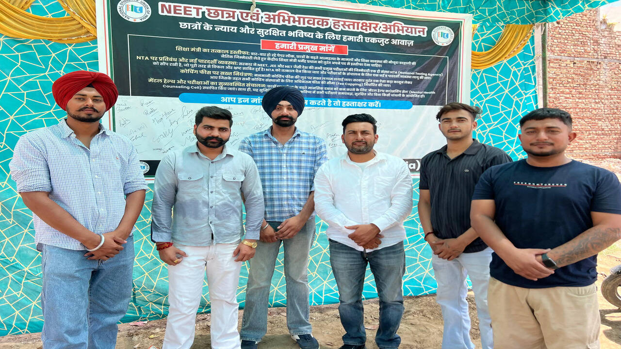 "NEET छात्रों के समर्थन में उतरी NSUI, हस्ताक्षर अभियान चलाकर उठाई परीक्षा सुधार की मांग"