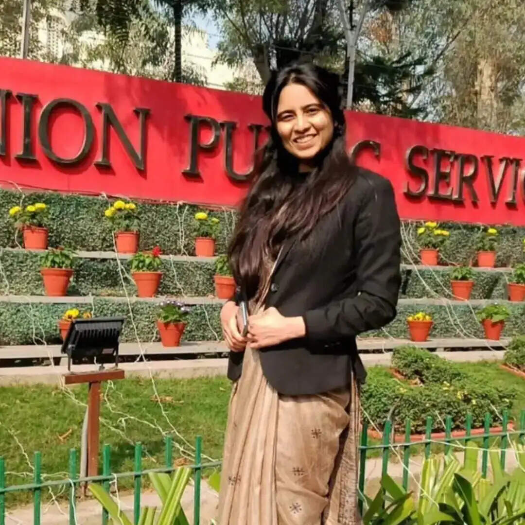 IAS Riya saini Motivational Inspirational Story