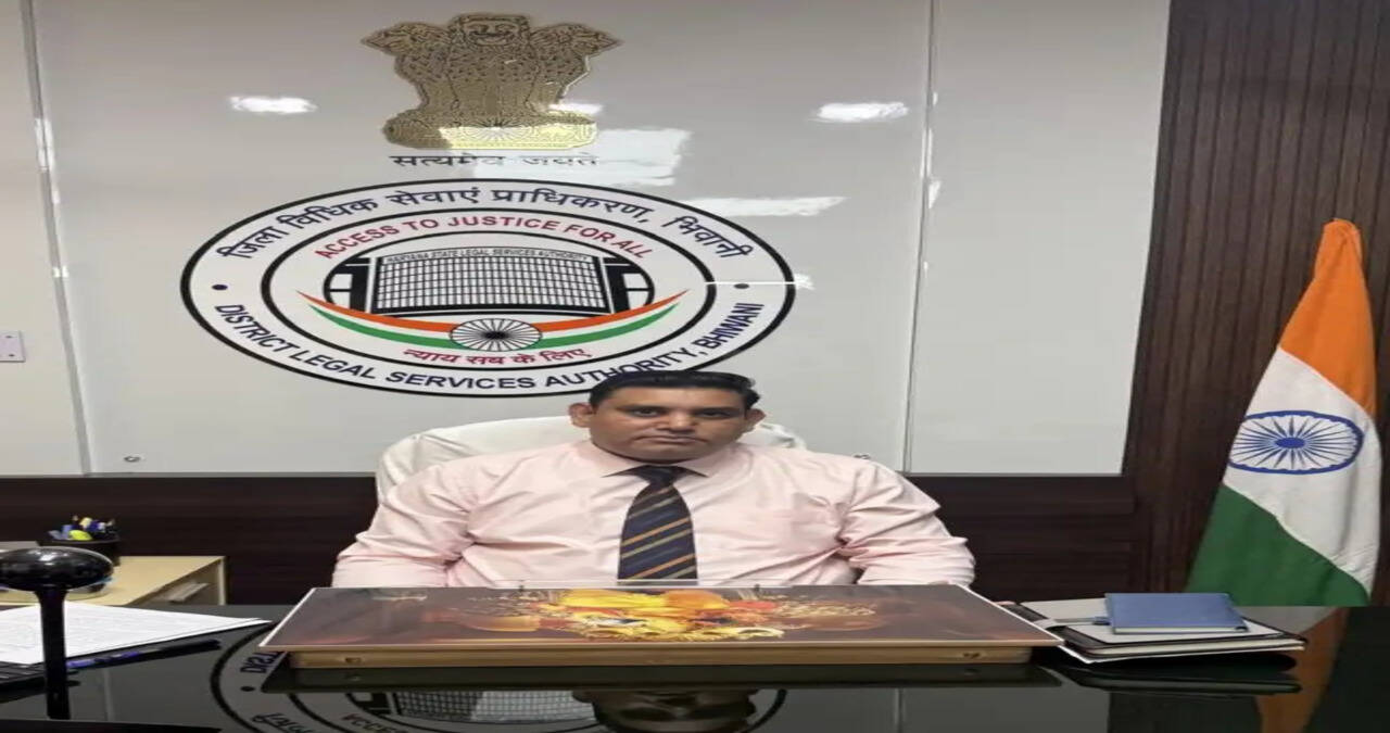 चिन्हित दिव्यांगजनों को रेडक्रॉस द्वारा सहायक उपकरण वितरण कार्यक्रम 8 को बाल भवन वाटिका में