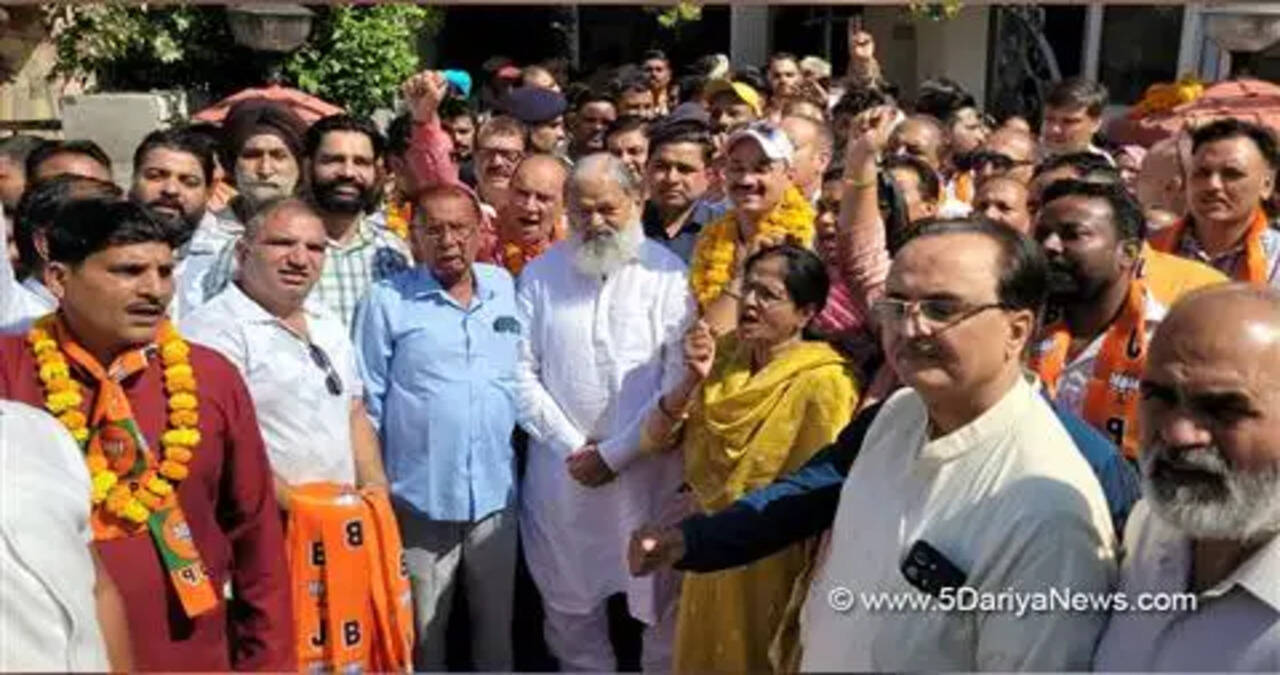 Haryana Bureau of Public Enterprises Chairman Mohan Lal Badoli Inspects Safidon Grain Market
