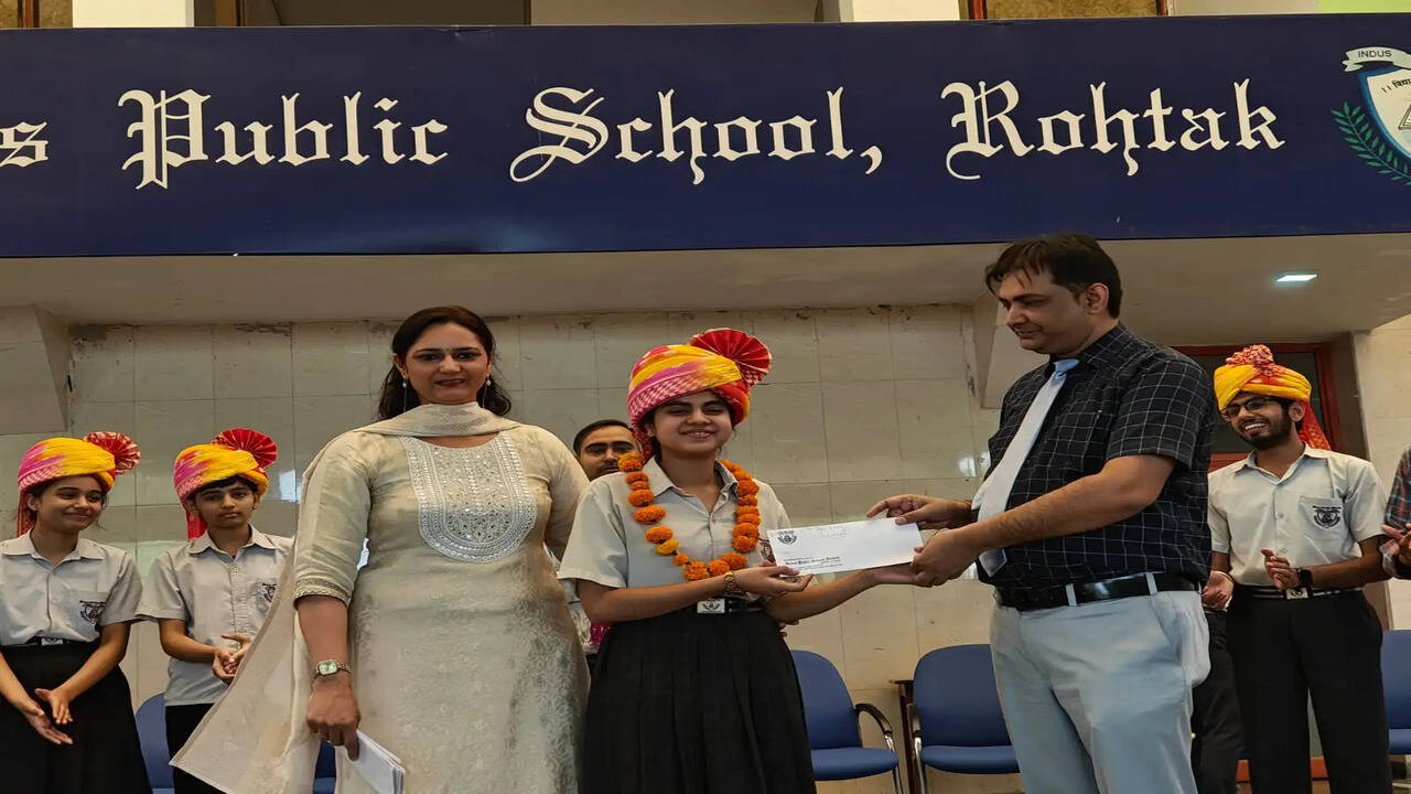 इंडस पब्लिक स्कूल, रोहतक का शत-प्रतिशत परिणाम, सरांशी रही अव्वल