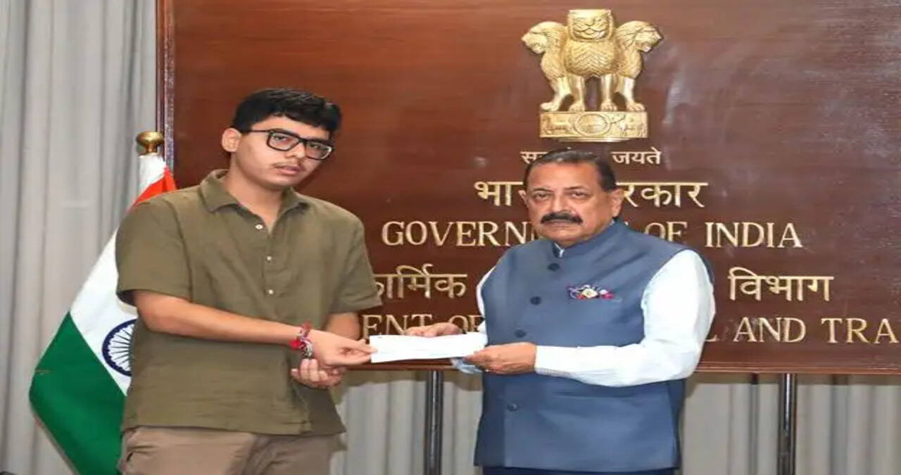 Union Minister Dr. Jitendra Singh Dr. Jitendra Singh Calls for Continued Effort to Make Service Rules More Responsive to Employees and Their Families