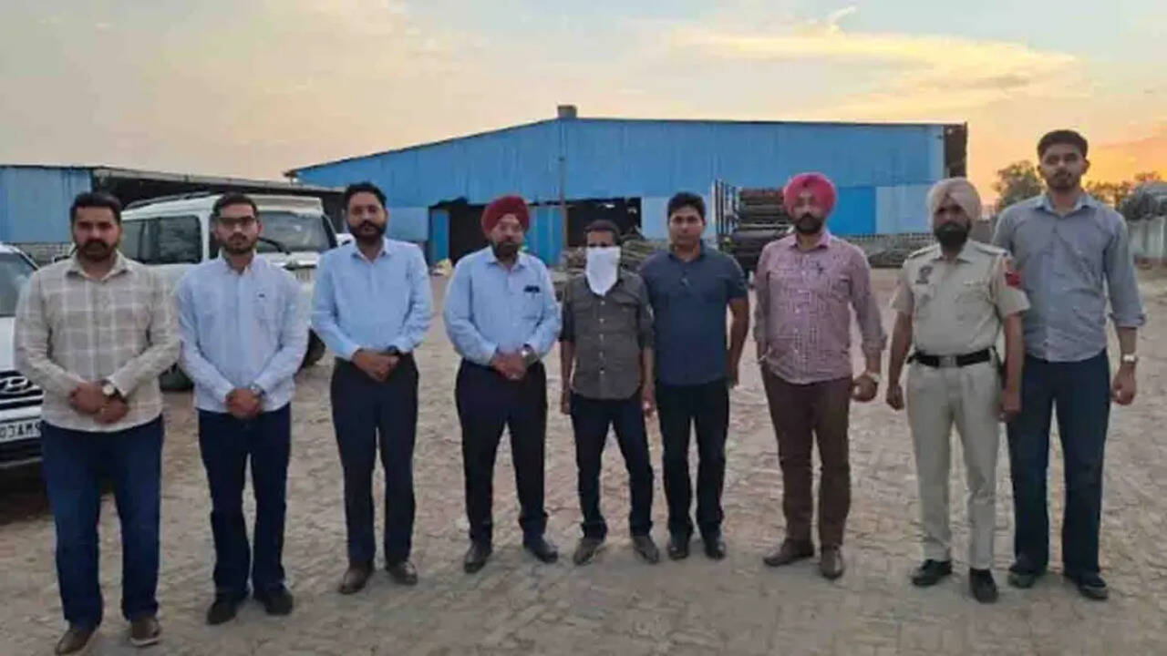 50,000 रुपये की रिश्वत लेते सीड सर्टिफिकेशन अधिकारी गिरफ्तार, किसान से मांगी थी रिश्वत