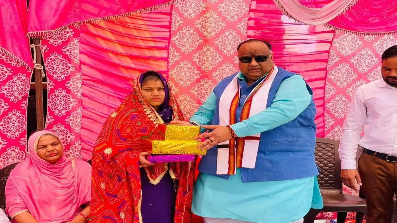 गांव सिकंदरपुर में हारे का सहारा ट्रस्ट ने भरा 70वां भात