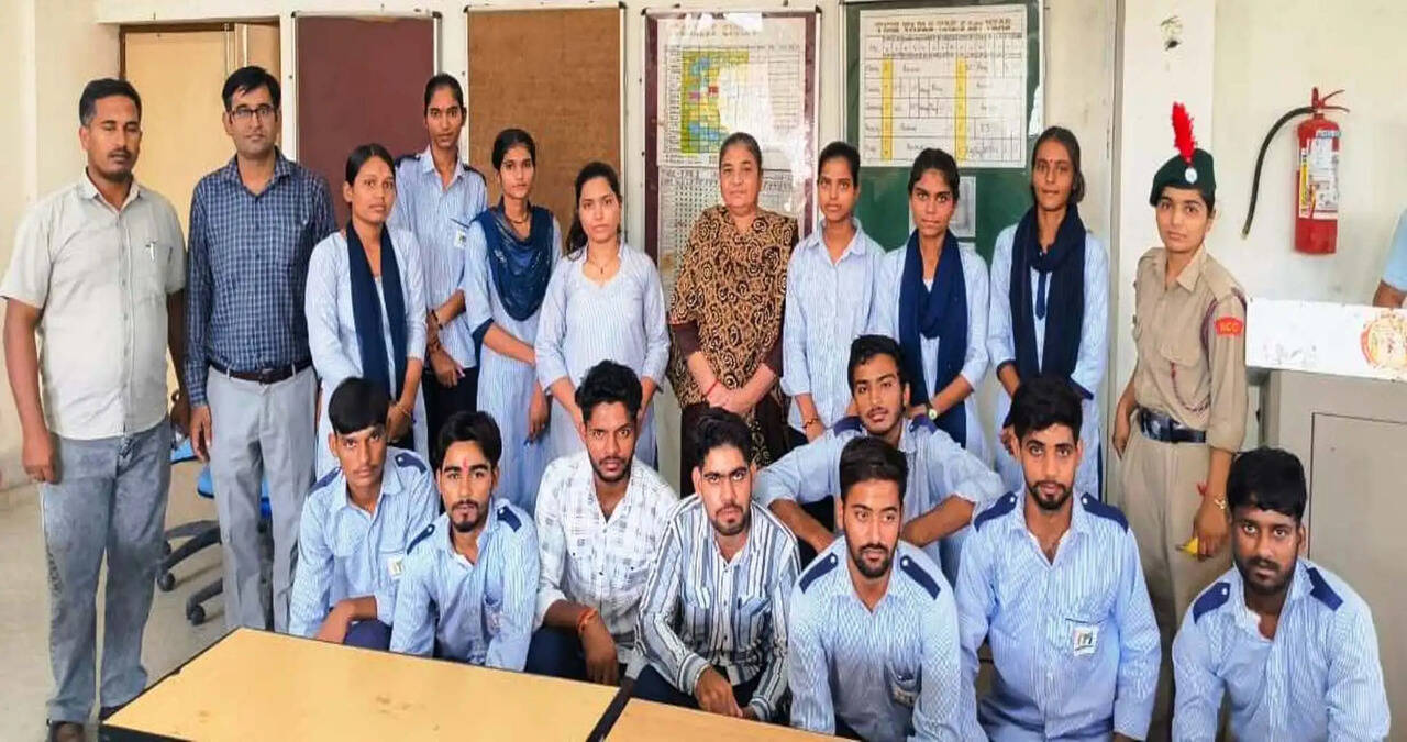 भिवानी में हिंदी दिवस पर आईटीआई में हुआ आयोजन, निबंध और भाषण प्रतियोगिता में विद्यार्थियों ने लिया हिस्सा