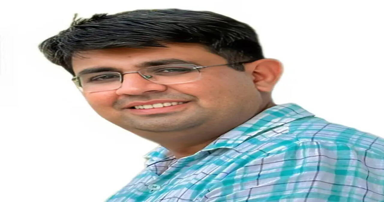 घर देवकी-वसुदेव के, कृष्ण लिए अवतार