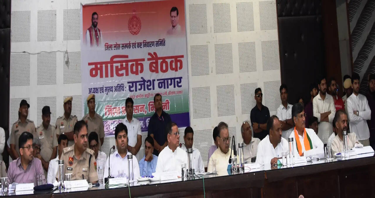&nbsp;खाद्य, नागरिक आपूर्ति एवं उपभोक्ता मामले मंत्री राजेश नागर ने घोर लापरवाही बरतने पर डाकघर अधीक्षक को निलंबित किए जाने के दिए आदेश