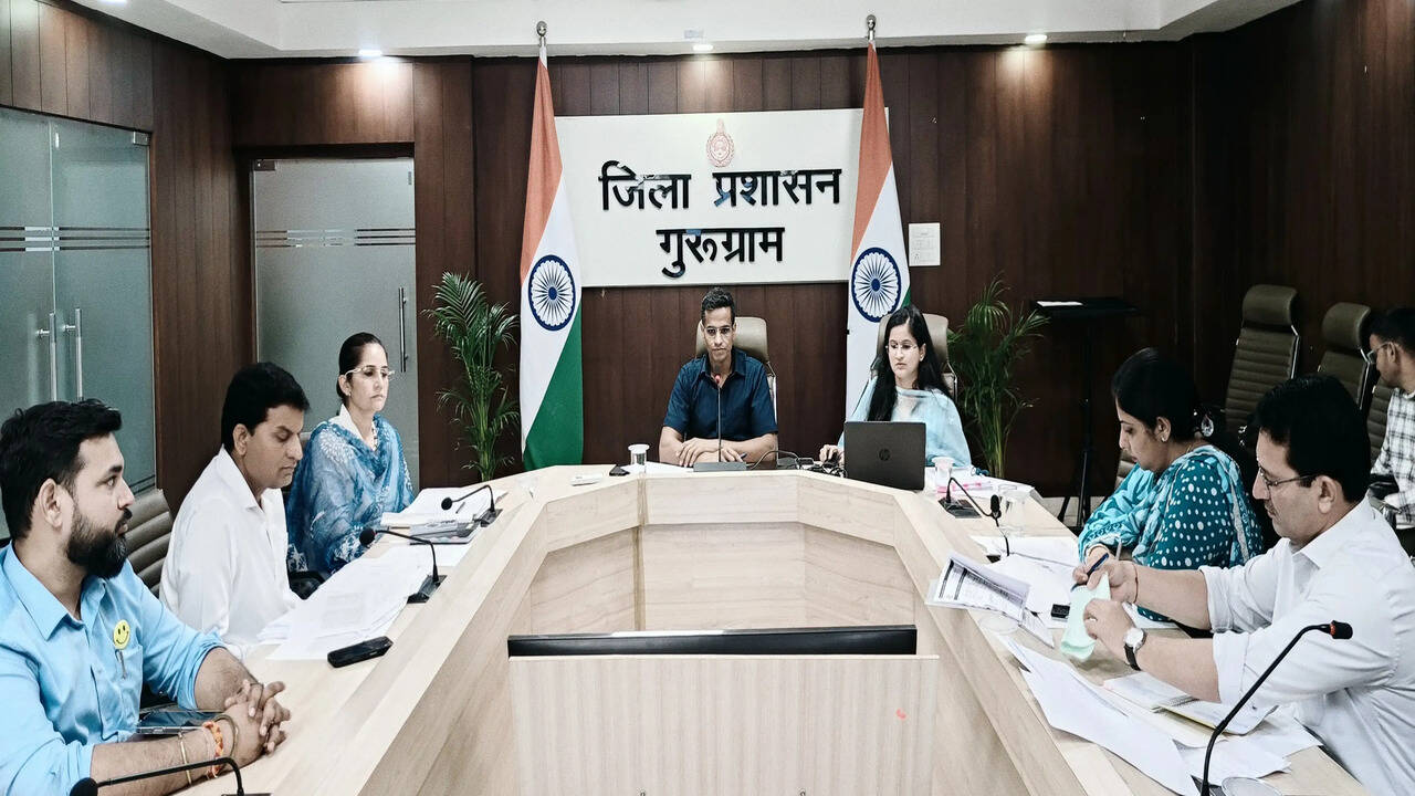 समाधान शिविरों में लंबित मामलों पर सख्त हुए डीसी उत्तम सिंह, अधिकारियों को दिए त्वरित निस्तारण के निर्देश