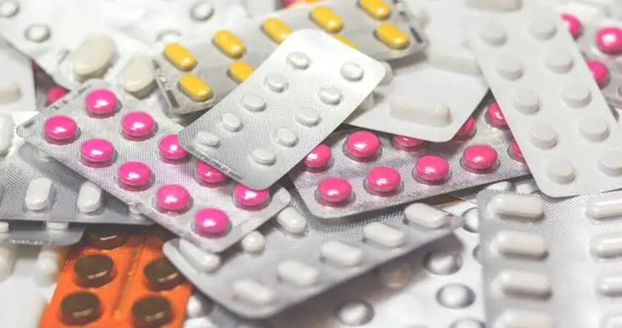 Authorities Conduct Raid in Sohna, 49 Codeine Syrups and 520 Alprazolam Tablets Seized