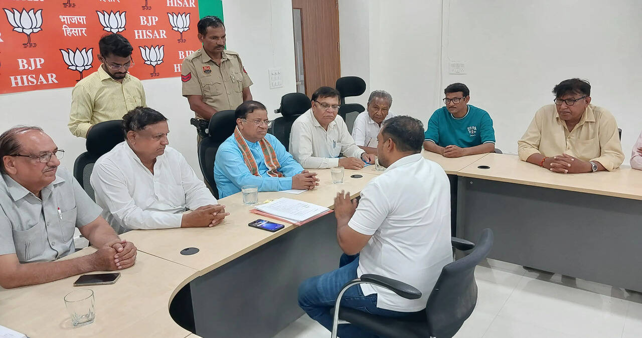 &nbsp;डॉ. कमल गुप्ता ने जनसंवाद में सुनीं जनसमस्याएं, नंदकिशोर गोयनका को दी श्रद्धांजलि; प्रधानमंत्री के जींद कार्यक्रम की तैयारियों की समीक्षा
