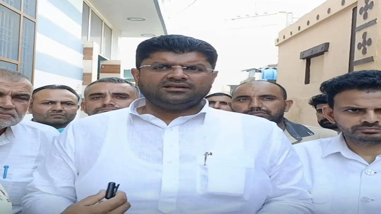 पश्चिम बंगाल में सरकारी मशीनरी का दुरुपयोग होना लोकतंत्र के लिए खतरनाक - दुष्यंत चौटाला