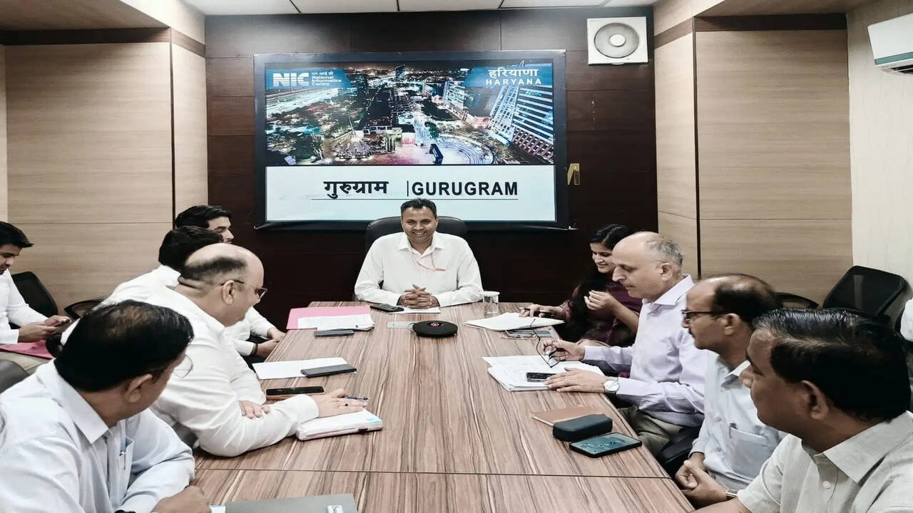 गुरुग्राम में जनगणना के फील्ड स्तर कार्यों की समीक्षा करने पहुंचे निदेशक डॉ. ललित जैन, प्रशासनिक अधिकारियों को दिए आवश्यक दिशा निर्देश