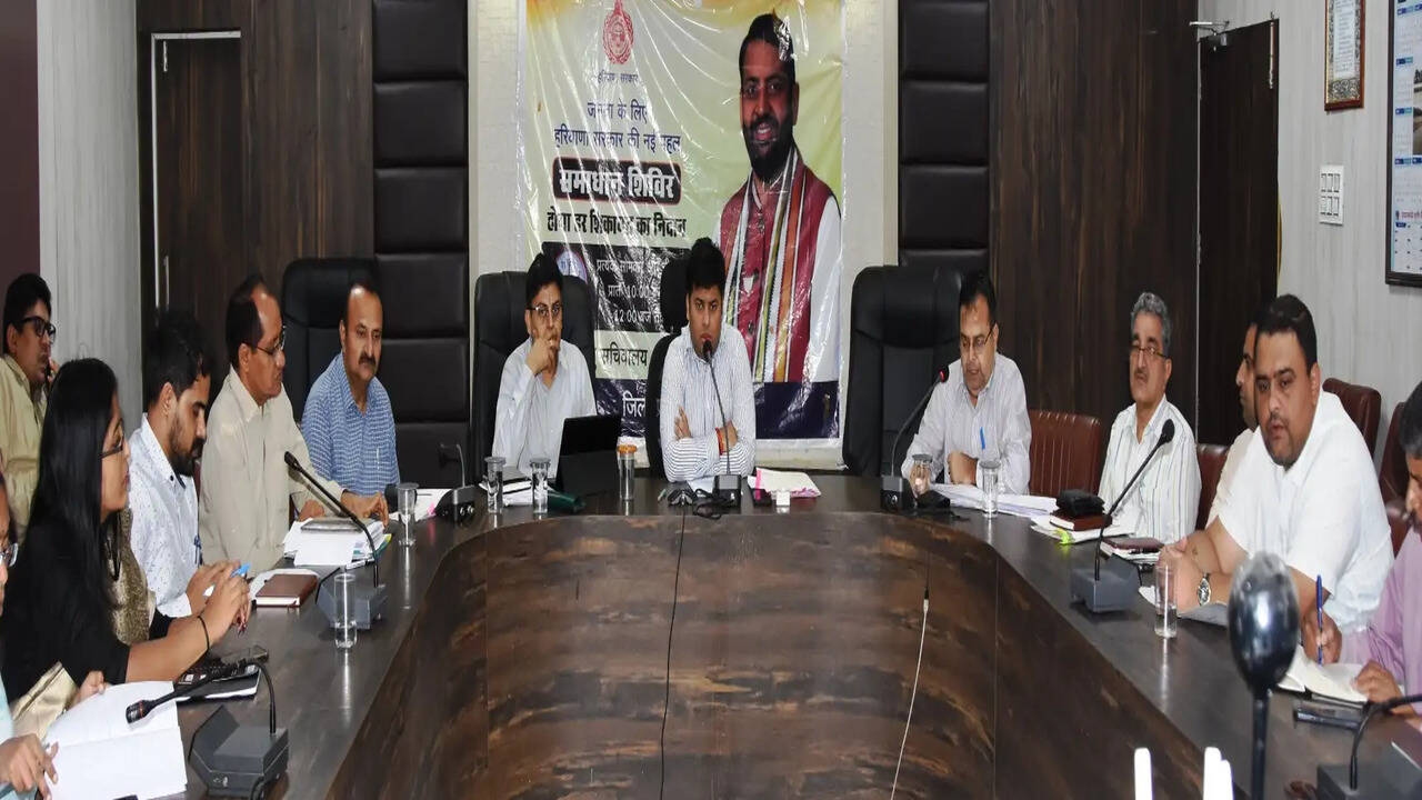 जिला भिवानी को हाथ से मैला ढोने वालों से मुक्त घोषित किया गया: एडीसी दीपक बाबूलाल करवा