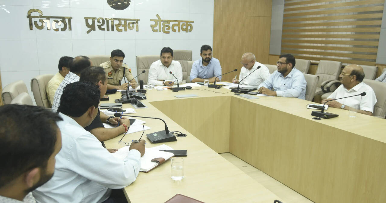 &nbsp;सडक़ दुर्घटनाओं में कमी लाने के लिए सभी विभाग समन्वय के साथ करें कार्य :- उपायुक्त सचिन गुप्ता