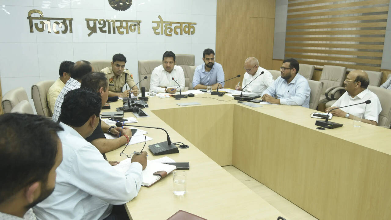 &nbsp;सडक़ दुर्घटनाओं में कमी लाने के लिए सभी विभाग समन्वय के साथ करें कार्य :- उपायुक्त सचिन गुप्ता