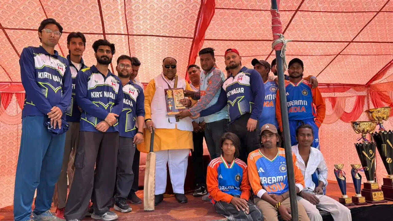 सिरसा में क्रिकेट का महाकुंभ का आगाज़, मनीष सिंगला ने खिलाड़ियों में भरा जोश