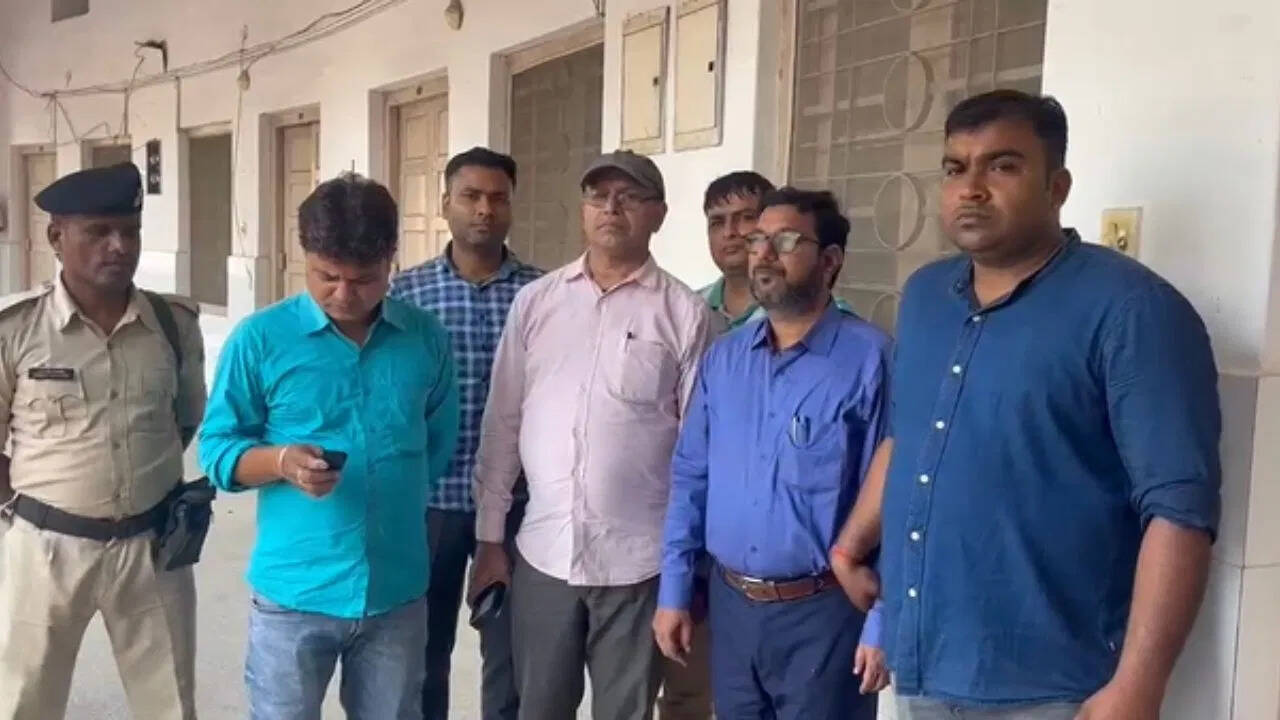 पटना की इस यूनिवर्सिटी का असिस्टेंट रजिस्ट्रार 2.5 लाख लेते गिरफ्तार, मचा हड़कंप