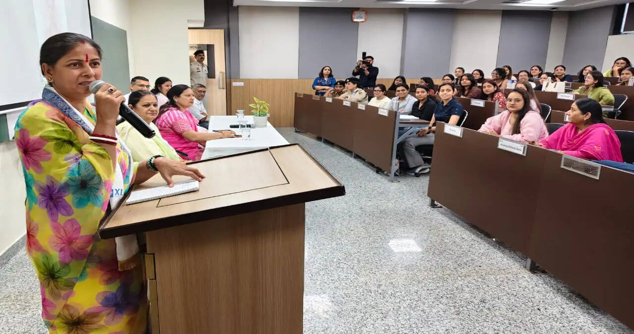 &nbsp;महिला सशक्तिकरण को बढ़ावा देने के लिए &nbsp;सरकार प्रतिबद्ध : &nbsp;मीना परमार