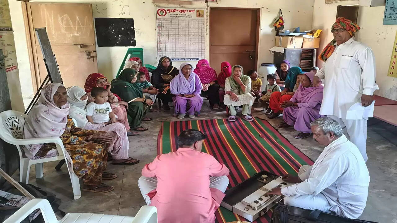 नारी शक्ति वंदन अधिनियम को लेकर झज्जर में जागरूकता अभियान तेज, दूसरे दिन भी गांव-गांव पहुंचीं भजन मंडलियां