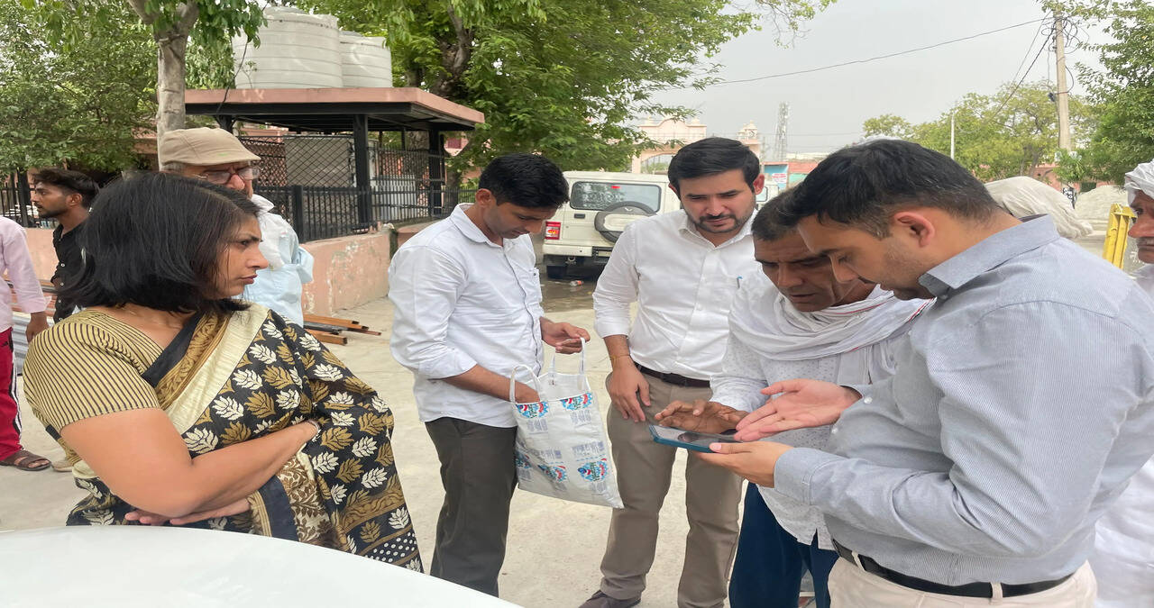डीसी वर्षा खांगवाल ने बहादुरगढ़ क्षेत्र के गांवों का दौरा कर गणना प्रपत्रों के संग्रहण एवं डिजिटाइजेशन कार्य का किया निरीक्षण