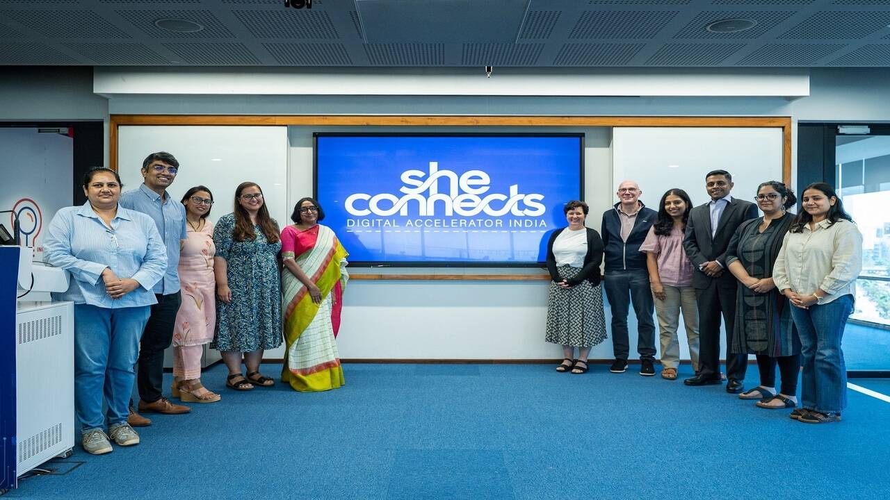रिलायंस&nbsp;फाउंडेशन&nbsp;ने&nbsp;महिलाओं&nbsp;की&nbsp;डिजिटल&nbsp;पहुंच&nbsp;बढ़ाने&nbsp;को&nbsp;शुरू&nbsp;की&nbsp;200&nbsp;करोड़&nbsp;की&nbsp;मुहिम