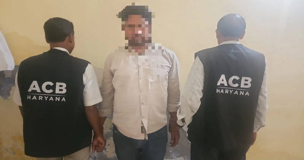 एसीबी की टीम ने नूंह में 9 हज़ार रुपए की रिश्वत लेते जिला कल्याण कार्यालय के ग्रुप-डी कर्मचारी को रंगे हाथों गिरफ्तार