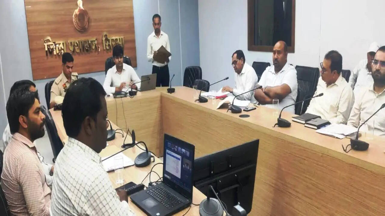 समाधान शिविर में आई शिकायतों के निपटान में दिखाएं तत्परता: एडीसी अर्पित संगल