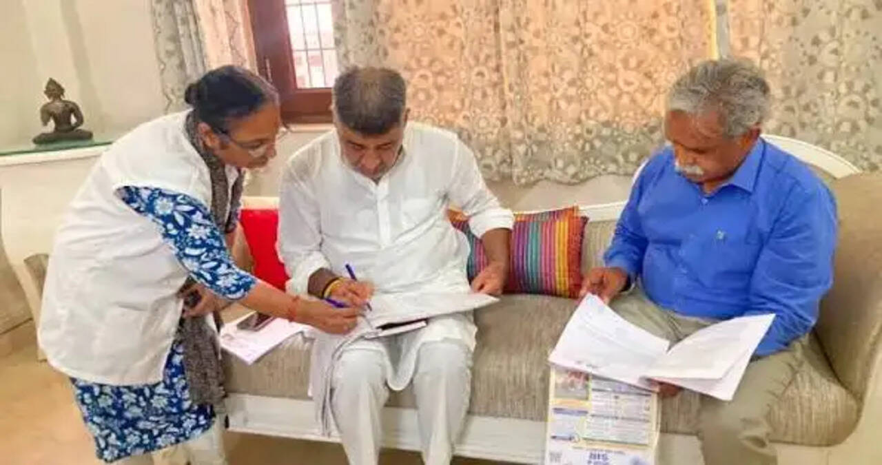 *मतदाता सूची पुनरीक्षण कार्य(एसआईआर) का एसडीएम संजीव सिंगला ने किया निरीक्षण*