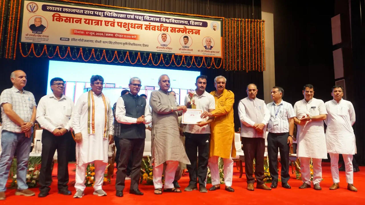 &nbsp;लुवास में किसान यात्रा एवं पशुधन संवर्धन सम्मेलन आयोजित, वैज्ञानिक पशुपालन पर जोर प्रगतिशील किसान सम्मानित
