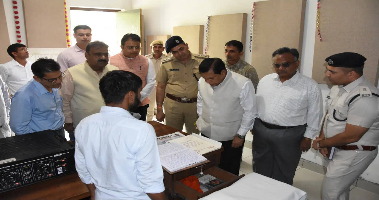 हरियाणा मानव अधिकार आयोग के अध्यक्ष न्यायमूर्ति ललित बत्रा ने किया हिसार का दौरा