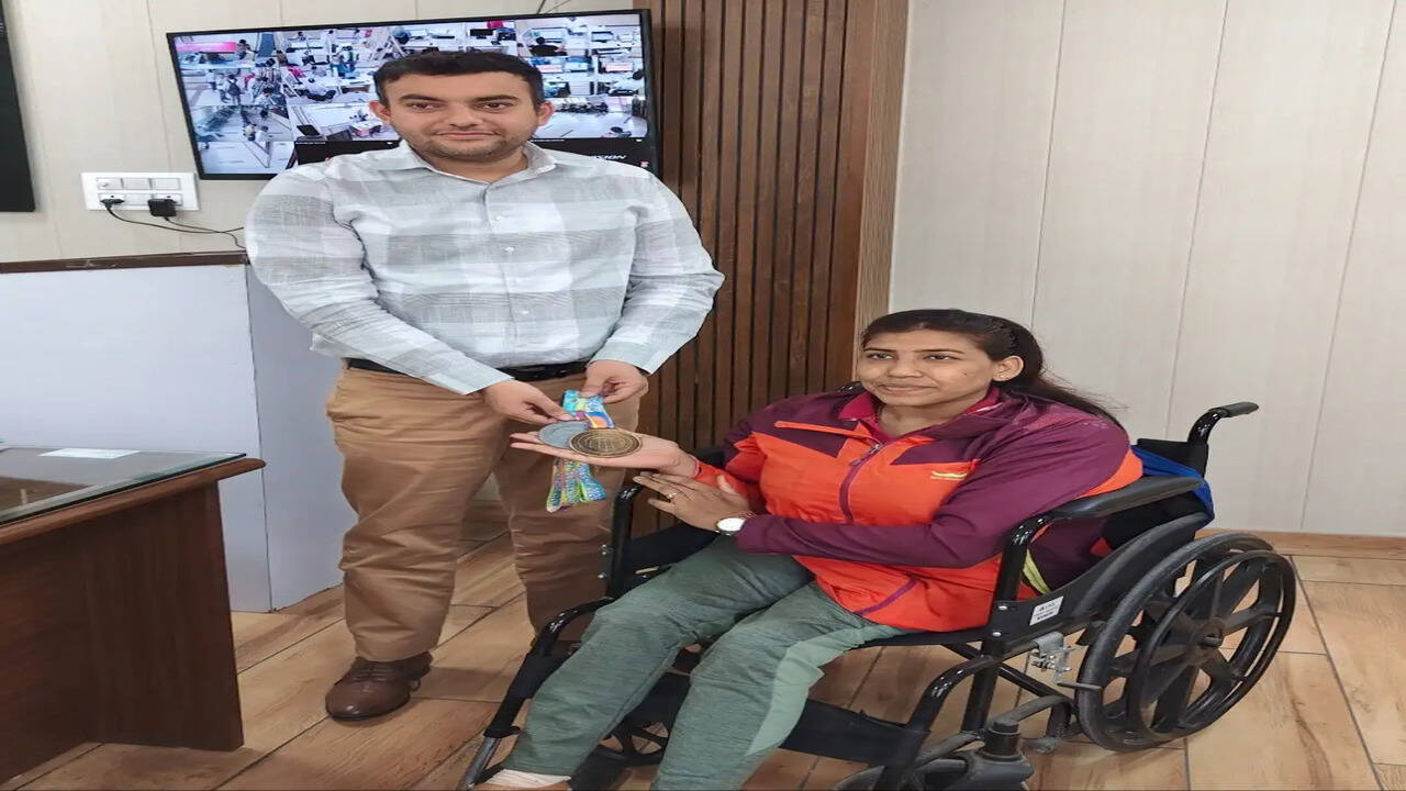 गोल्ड मेडल विजेता दिव्यांग &nbsp;खिलाड़ी रेखा से प्रेरणा लें बेटियां : एसडीएम