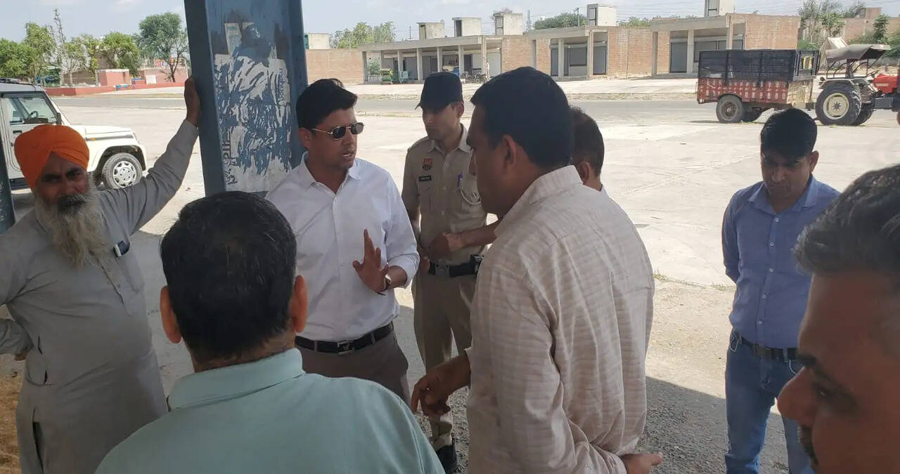 एसडीएम मोहित कुमार ने किया अनाजमंडी का निरीक्षण, फसल खरीद प्रक्रिया की ली जानकारी