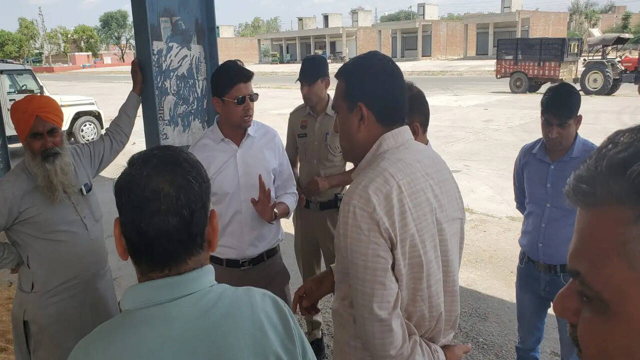 एसडीएम मोहित कुमार ने किया अनाजमंडी का निरीक्षण, फसल खरीद प्रक्रिया की ली जानकारी