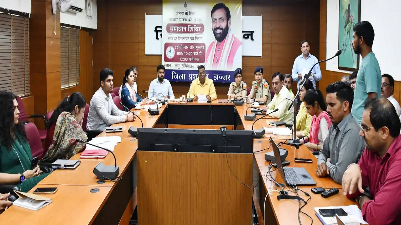 &nbsp;डीसी स्वप्निल रविंद्र पाटिल ने जिला स्तरीय समाधान शिविर में सुनी जनसमस्याएं, त्वरित समाधान के दिए निर्देश