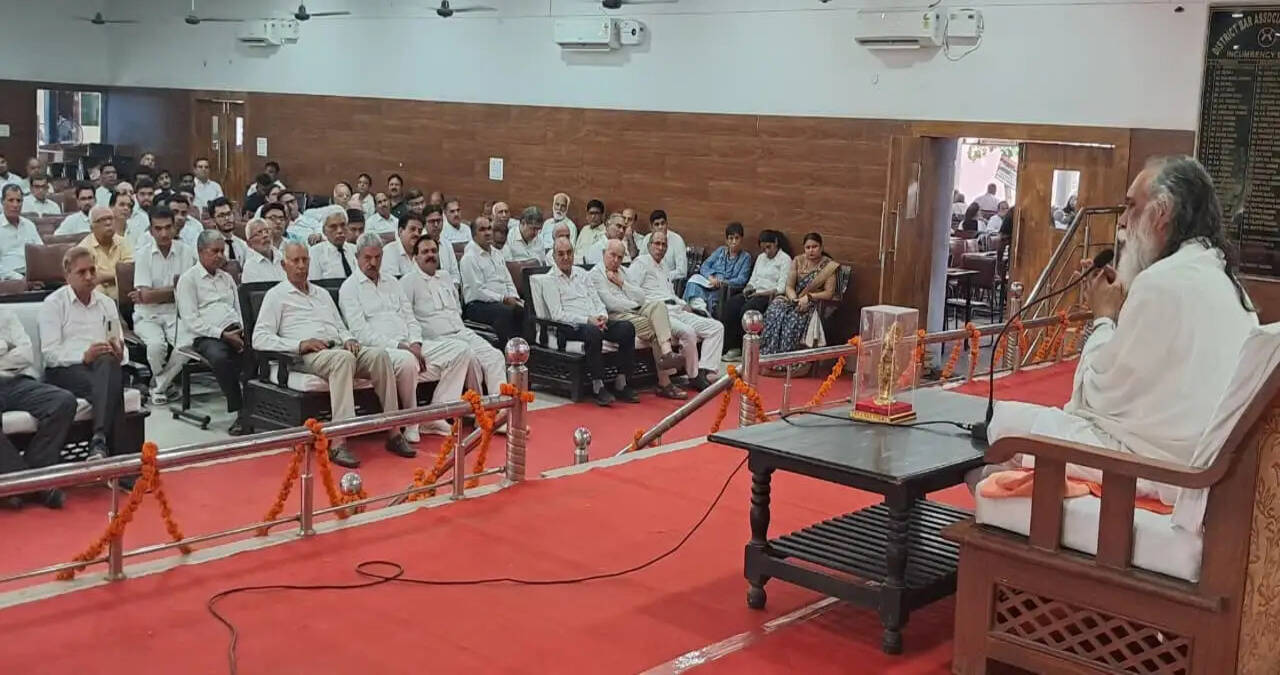 &nbsp;न्याय का आधार धर्म, सत्य और विवेक है, केवल कानून नहीं: गीता मनीषी ज्ञानानंद महाराज